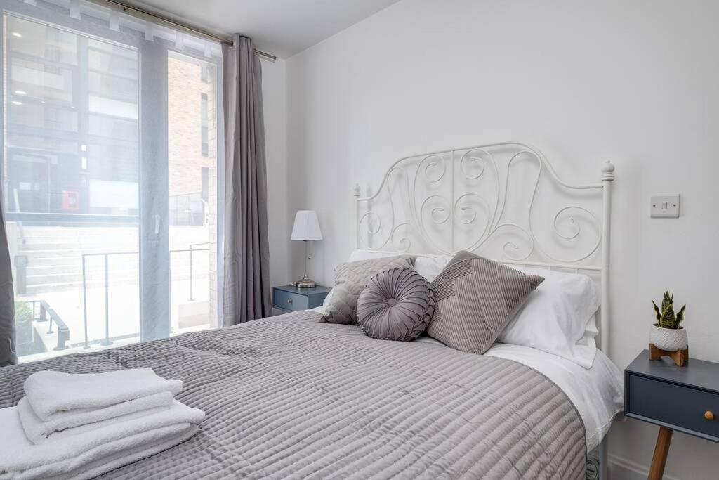 Luxury 2bed Spacious Apartment- Centre- Free Parking *