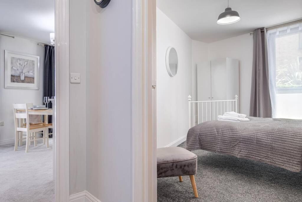 Luxury 2bed Spacious Apartment- Centre- Free Parking Apartment