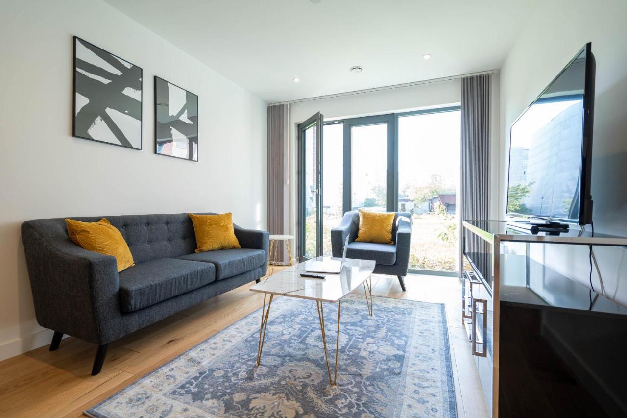Apartment Luxury New Build ☆ 2 Bed, 2 Bath Apartment - 5 Min Walk From Bullring/Cube/Mailbox/New Street Station *