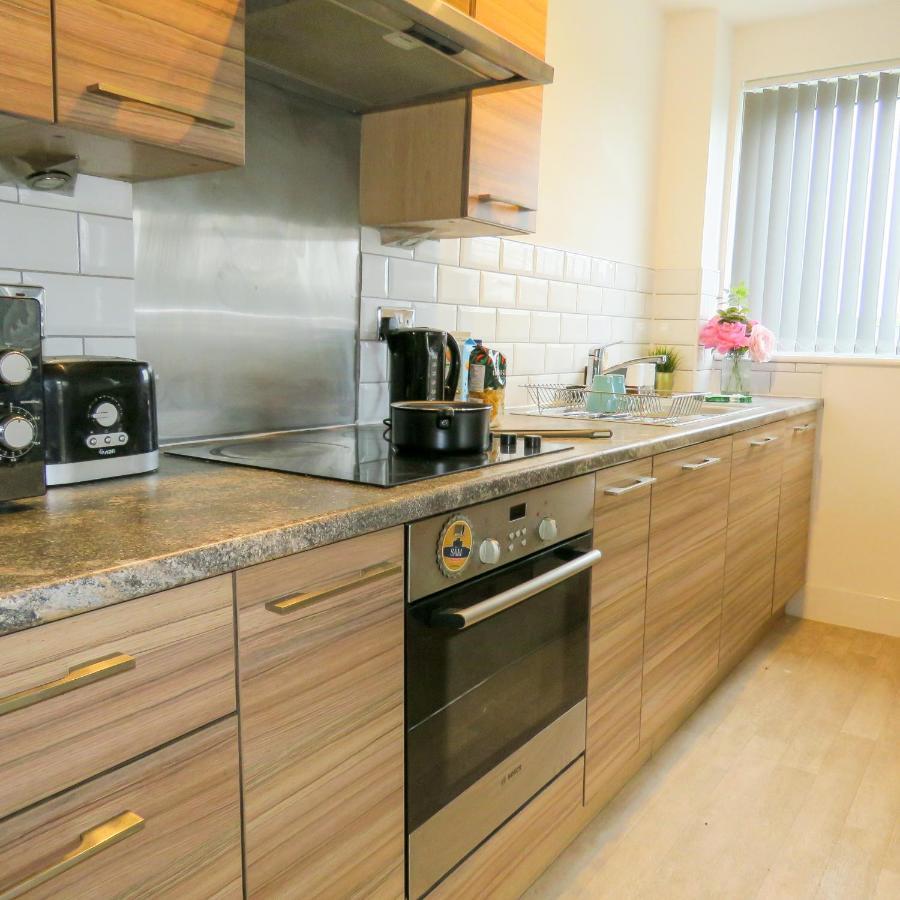 Tudors Esuites Two Bedroom 5 Beds & Balcony Apartment