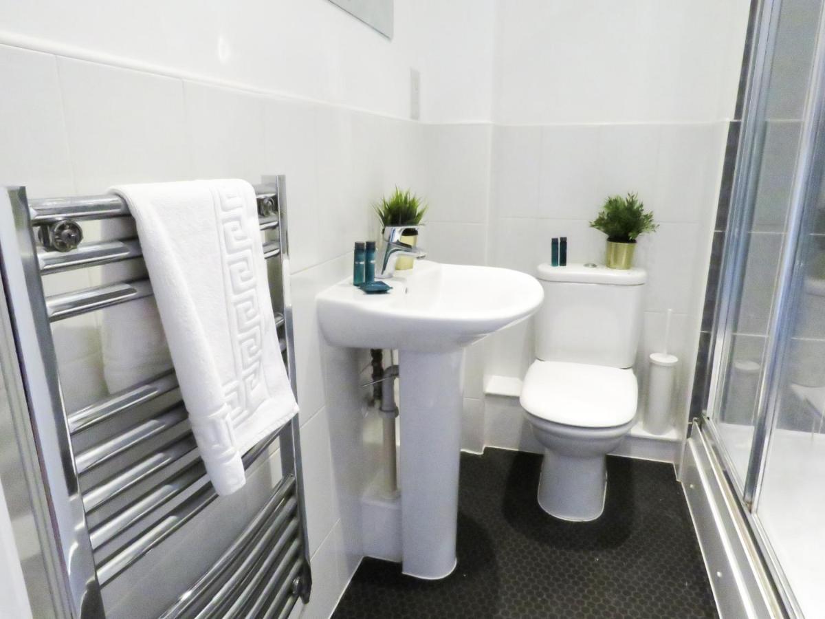 Apartment Tudors Esuites Two Bedroom 5 Beds & Balcony Birmingham