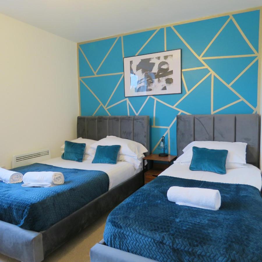Tudors Esuites Two Bedroom 5 Beds & Balcony * Birmingham
