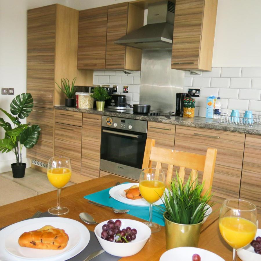 Tudors Esuites Two Bedroom 5 Beds & Balcony Birmingham