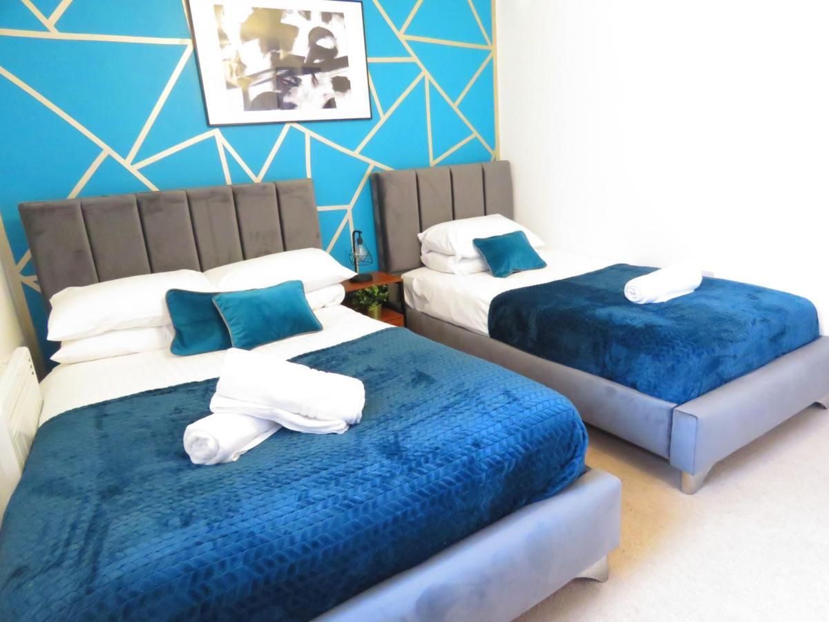 Apartment Tudors Esuites Two Bedroom 5 Beds & Balcony