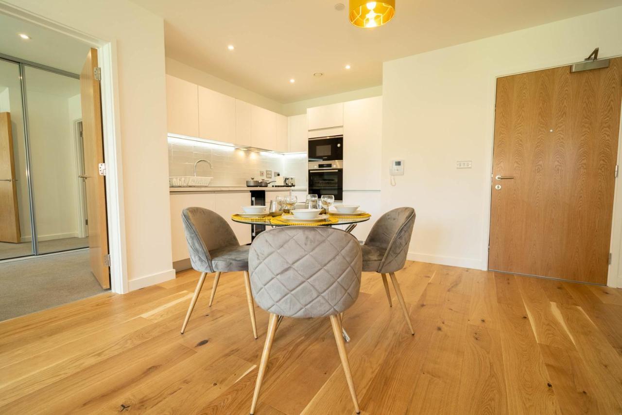 Apartment Luxury New Build ☆ 2 Bed, 2 Bath Apartment - 5 Min Walk From Bullring/Cube/Mailbox/New Street Station Birmingham