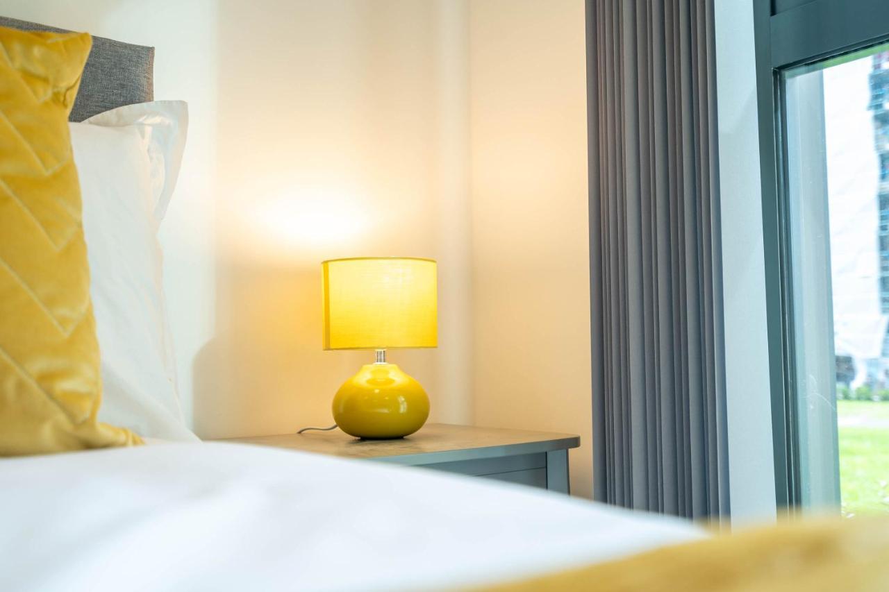 Luxury New Build ☆ 2 Bed, 2 Bath Apartment - 5 Min Walk From Bullring/Cube/Mailbox/New Street Station * Birmingham