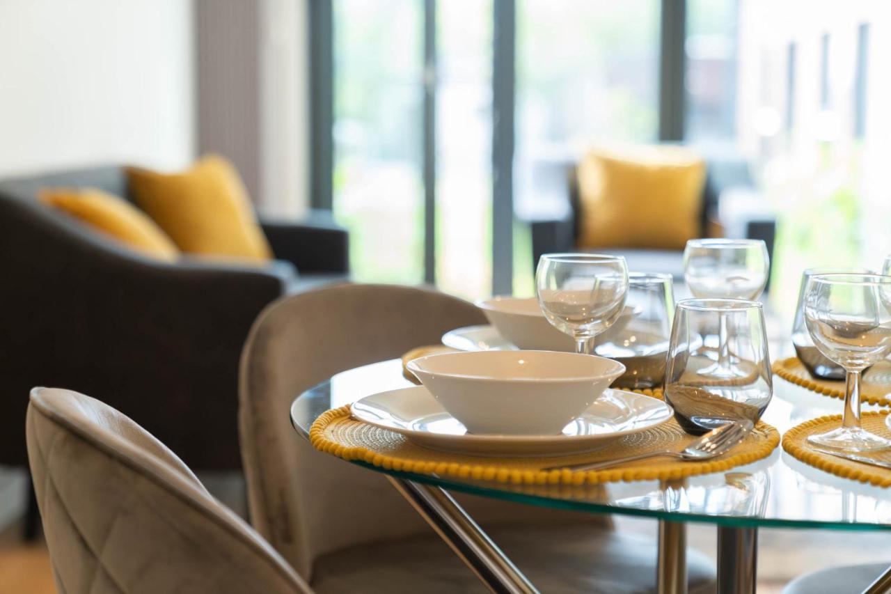 Luxury New Build ☆ 2 Bed, 2 Bath Apartment - 5 Min Walk From Bullring/Cube/Mailbox/New Street Station * Birmingham