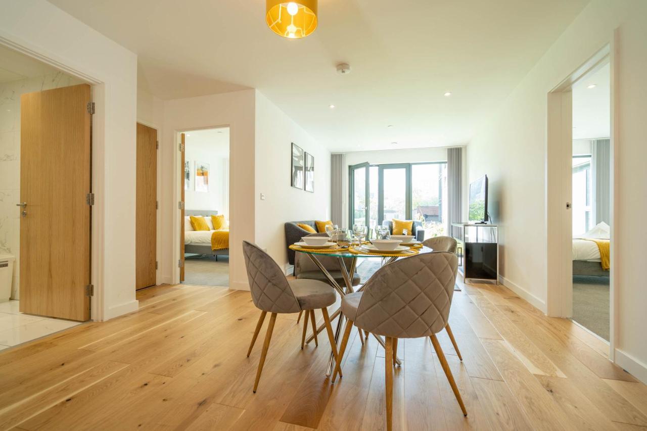 Luxury New Build ☆ 2 Bed, 2 Bath Apartment - 5 Min Walk From Bullring/Cube/Mailbox/New Street Station *
