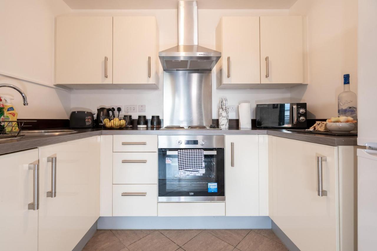 Caliber Stays Bliss - Medusa - 2-bed Retreat - Attractions, Sleeps 4, Free Netflix, Nearby Parking & Close Proximity - Bullring, Grand Central, The Cube - 5 Minutes Walk *