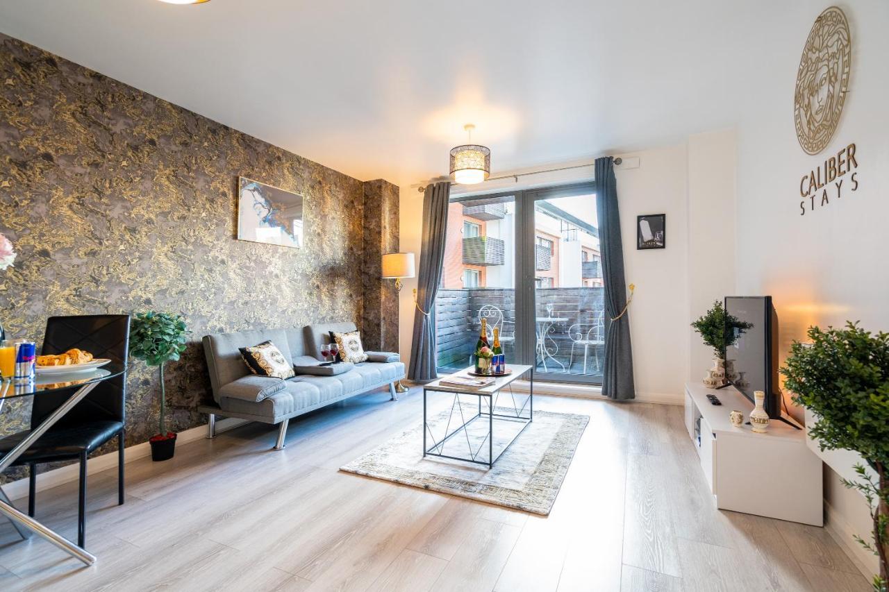 Caliber Stays Bliss - Medusa - 2-bed Retreat - Attractions, Sleeps 4, Free Netflix, Nearby Parking & Close Proximity - Bullring, Grand Central, The Cube - 5 Minutes Walk