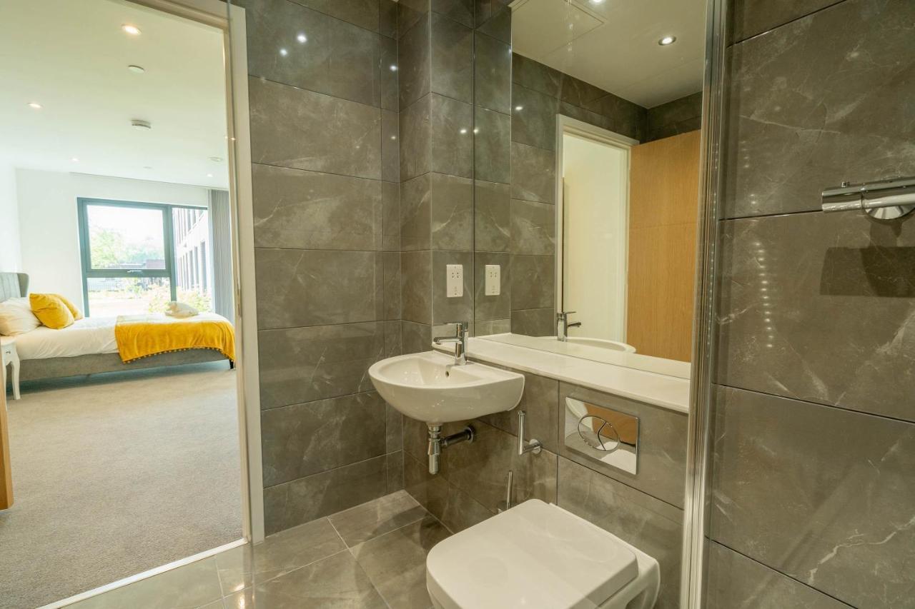 Luxury New Build ☆ 2 Bed, 2 Bath Apartment - 5 Min Walk From Bullring/Cube/Mailbox/New Street Station Apartment Birmingham