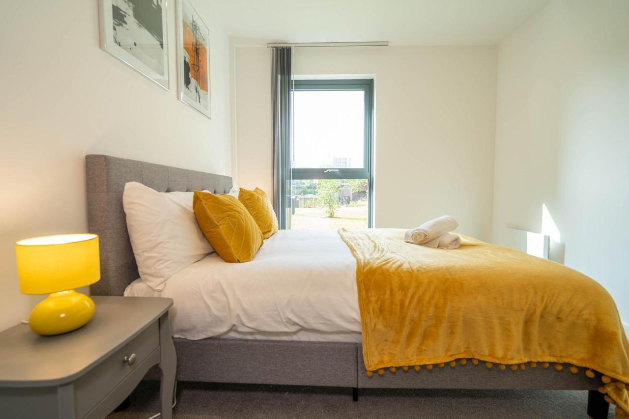 Apartment Luxury New Build ☆ 2 Bed, 2 Bath Apartment - 5 Min Walk From Bullring/Cube/Mailbox/New Street Station *