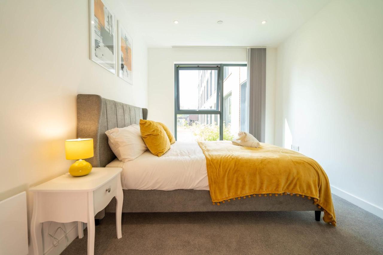 Luxury New Build ☆ 2 Bed, 2 Bath Apartment - 5 Min Walk From Bullring/Cube/Mailbox/New Street Station Apartment Birmingham