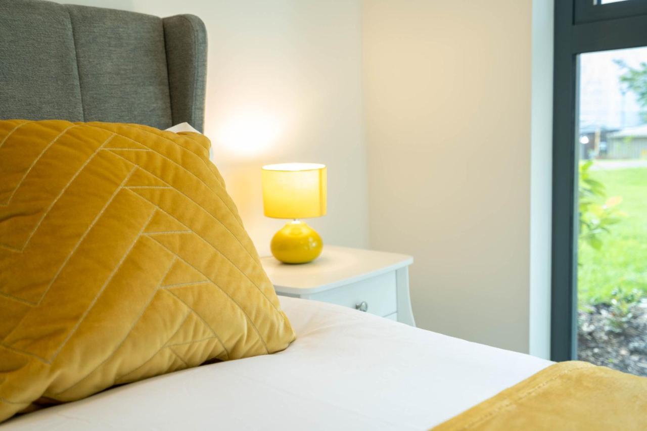 Luxury New Build ☆ 2 Bed, 2 Bath Apartment - 5 Min Walk From Bullring/Cube/Mailbox/New Street Station Apartment
