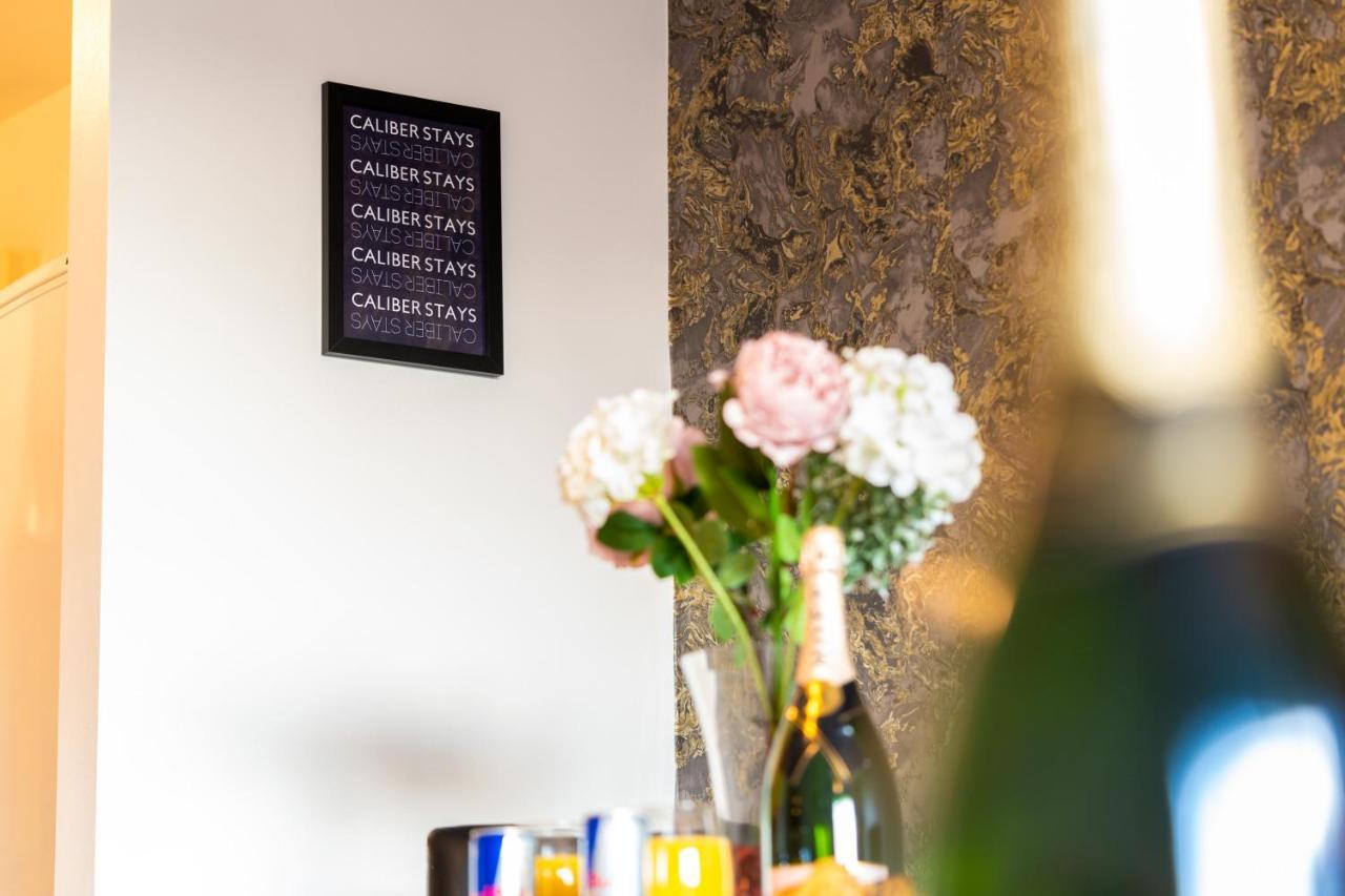 Caliber Stays Bliss - Medusa - 2-bed Retreat - Attractions, Sleeps 4, Free Netflix, Nearby Parking & Close Proximity - Bullring, Grand Central, The Cube - 5 Minutes Walk Apartment *