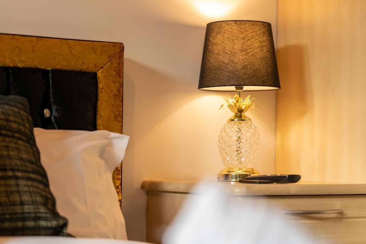 Caliber Stays Bliss - Medusa - 2-bed Retreat - Attractions, Sleeps 4, Free Netflix, Nearby Parking & Close Proximity - Bullring, Grand Central, The Cube - 5 Minutes Walk Apartment *