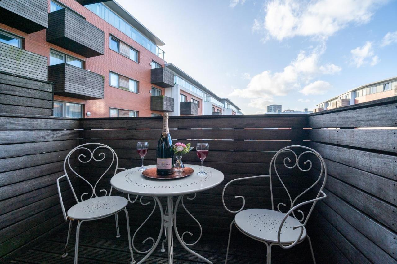 Caliber Stays Bliss - Medusa - 2-bed Retreat - Attractions, Sleeps 4, Free Netflix, Nearby Parking & Close Proximity - Bullring, Grand Central, The Cube - 5 Minutes Walk *
