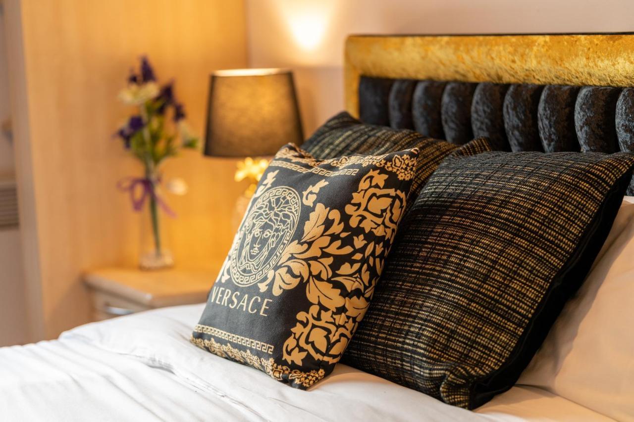 Caliber Stays Bliss - Medusa - 2-bed Retreat - Attractions, Sleeps 4, Free Netflix, Nearby Parking & Close Proximity - Bullring, Grand Central, The Cube - 5 Minutes Walk Apartment *