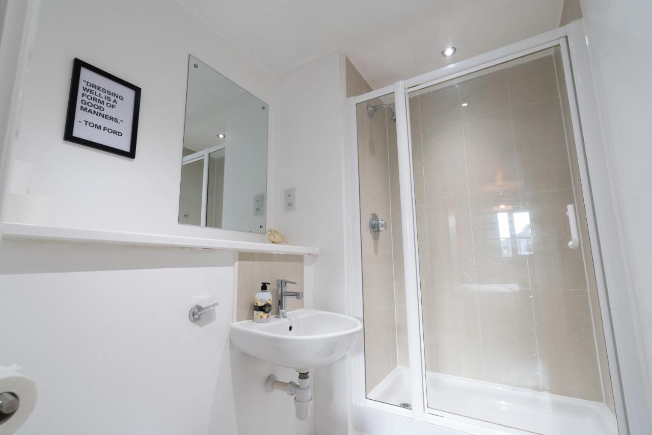 Caliber Stays Bliss - Medusa - 2-bed Retreat - Attractions, Sleeps 4, Free Netflix, Nearby Parking & Close Proximity - Bullring, Grand Central, The Cube - 5 Minutes Walk Birmingham