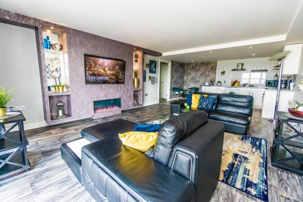 Luxury 9ine Bull Ring Apartment, Stunning View, Free Parking, Amazing Fireplace Apartment *