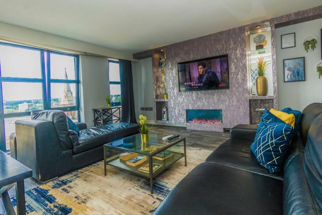 Luxury 9ine Bull Ring Apartment, Stunning View, Free Parking, Amazing Fireplace Apartment
