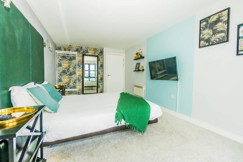 Luxury 9ine Bull Ring Apartment, Stunning View, Free Parking, Amazing Fireplace Apartment