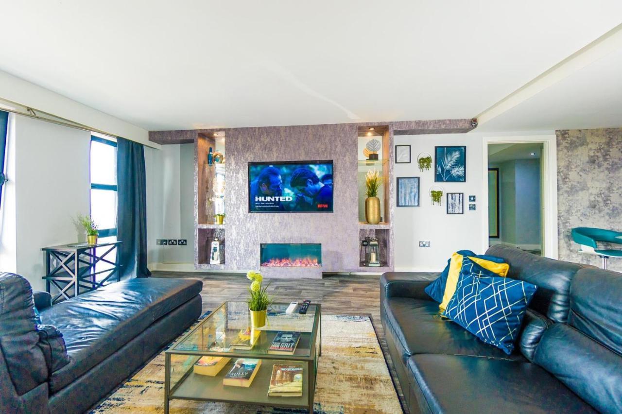 Luxury 9ine Bull Ring Apartment, Stunning View, Free Parking, Amazing Fireplace Birmingham
