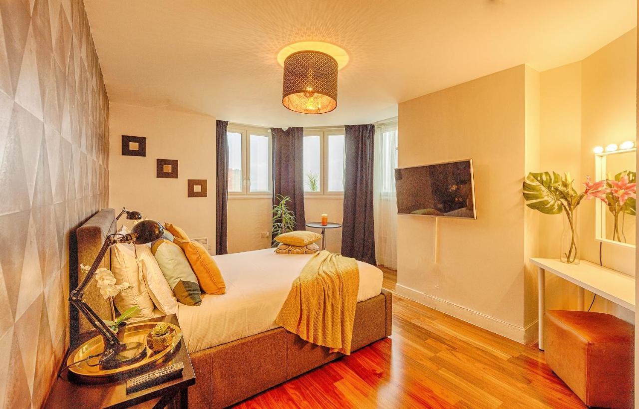 Luxury 9ine Broad Street Apartments, Beautiful View, Public Parking, Birmingham