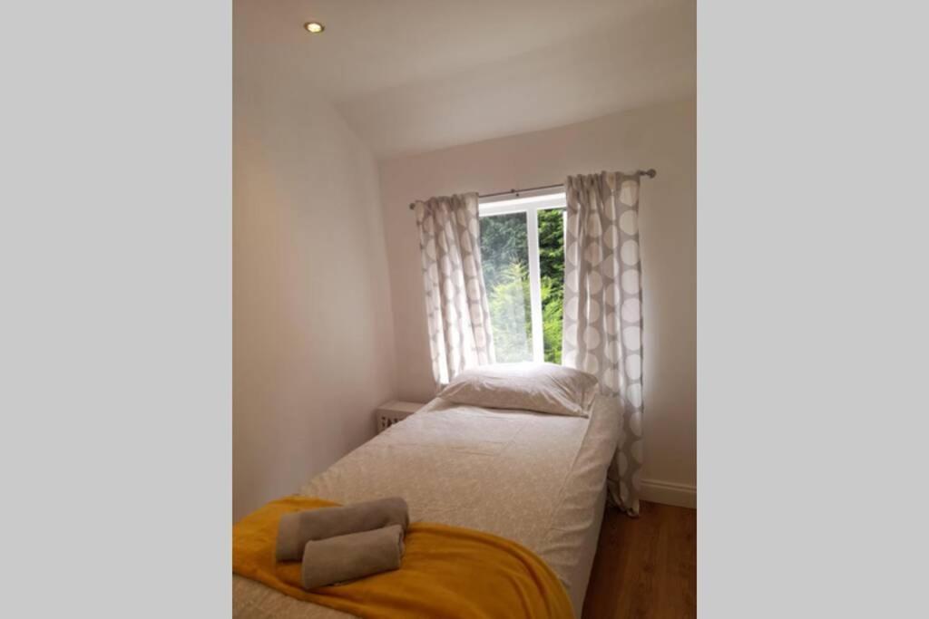Holiday home Beautiful Modern Three-bedroom Semi Detached House *