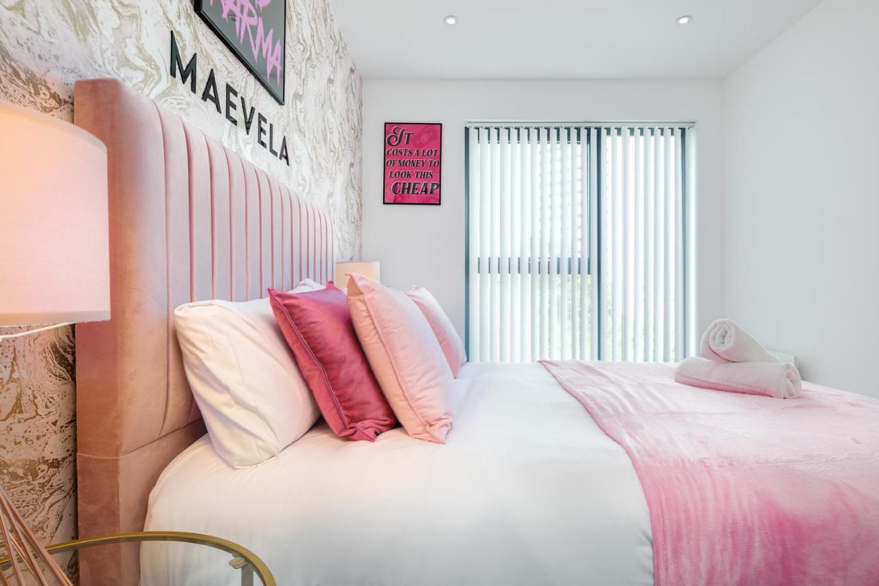 Apartment Maevela Apartments - Pink Luxury 1 Bed Apartment City Centre - 5 Min Walk From Bullring, Cube, Mailbox, New Street Station - Free Netflix & Wifi - No Parking