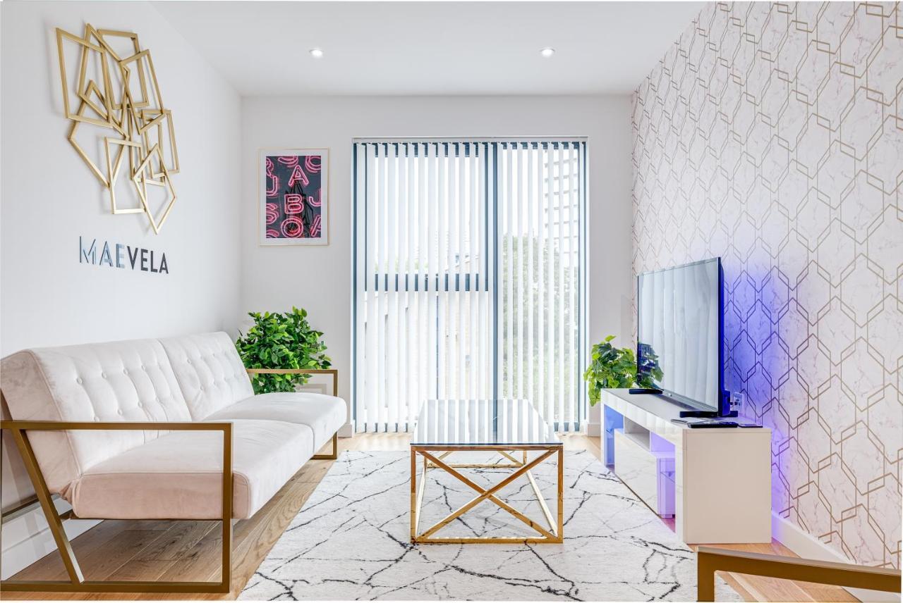 Apartment Maevela Apartments - Pink Luxury 1 Bed Apartment City Centre - 5 Min Walk From Bullring, Cube, Mailbox, New Street Station - Free Netflix & Wifi - No Parking Birmingham