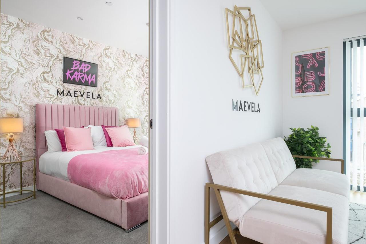 Maevela Apartments - Pink Luxury 1 Bed Apartment City Centre - 5 Min Walk From Bullring, Cube, Mailbox, New Street Station - Free Netflix & Wifi - No Parking * Birmingham