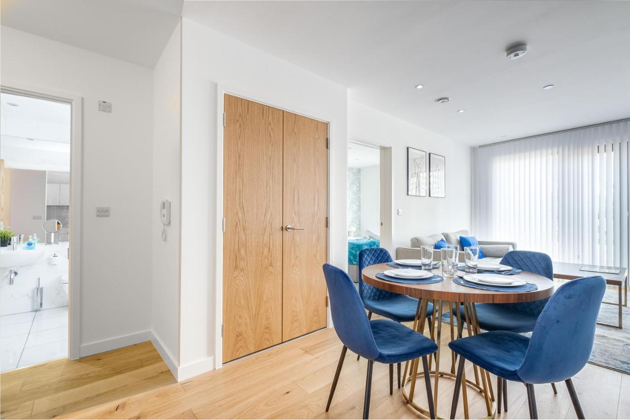 Maevela Apartments - New Build Luxury Apt With Juliet Balcony - 5 Min Walk From Bullring & Cube & Mailbox & New Street Station - Free Netflix & Wifi Birmingham