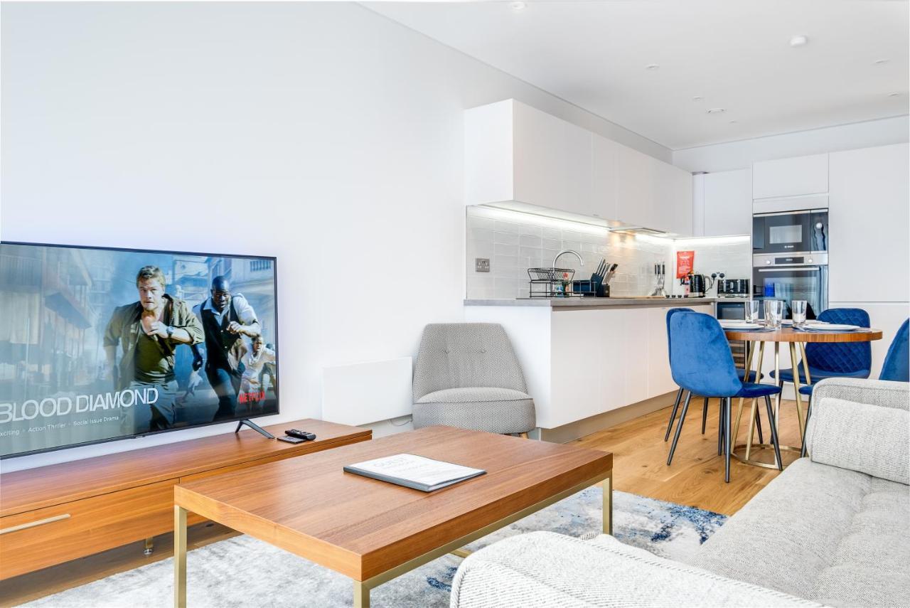 Apartment Maevela Apartments - New Build Luxury Apt With Juliet Balcony - 5 Min Walk From Bullring & Cube & Mailbox & New Street Station - Free Netflix & Wifi