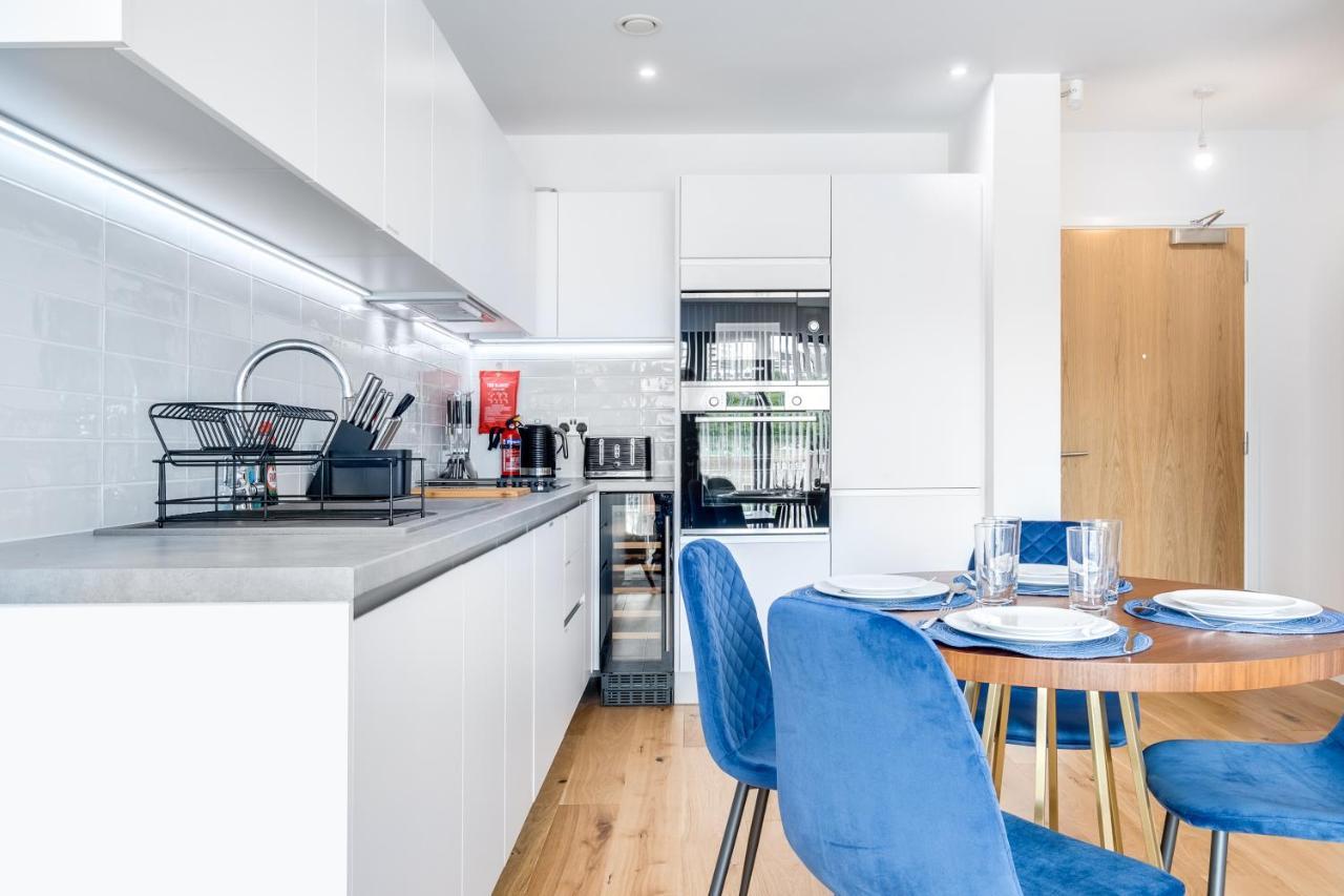 Maevela Apartments - New Build Luxury Apt With Juliet Balcony - 5 Min Walk From Bullring & Cube & Mailbox & New Street Station - Free Netflix & Wifi