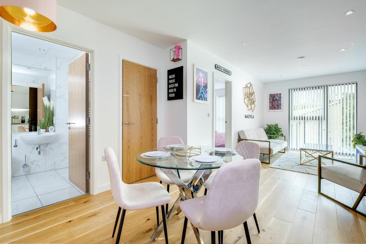 Maevela Apartments - Pink Luxury 1 Bed Apartment City Centre - 5 Min Walk From Bullring, Cube, Mailbox, New Street Station - Free Netflix & Wifi - No Parking