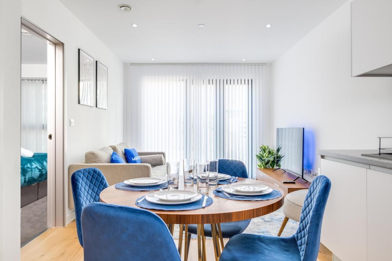 Maevela Apartments - New Build Luxury Apt With Juliet Balcony - 5 Min Walk From Bullring & Cube & Mailbox & New Street Station - Free Netflix & Wifi * Birmingham