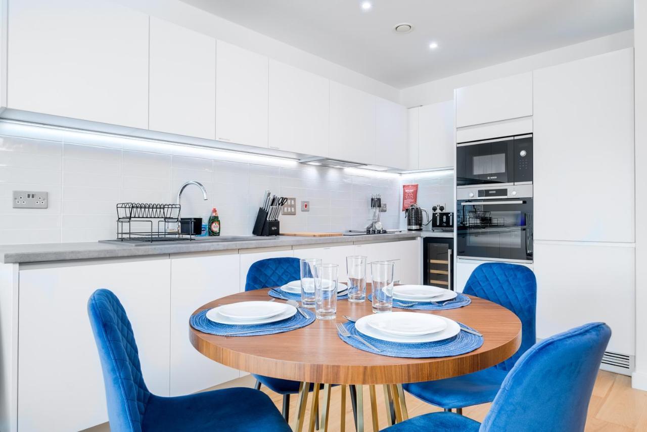 Maevela Apartments - New Build Luxury Apt With Juliet Balcony - 5 Min Walk From Bullring & Cube & Mailbox & New Street Station - Free Netflix & Wifi Birmingham
