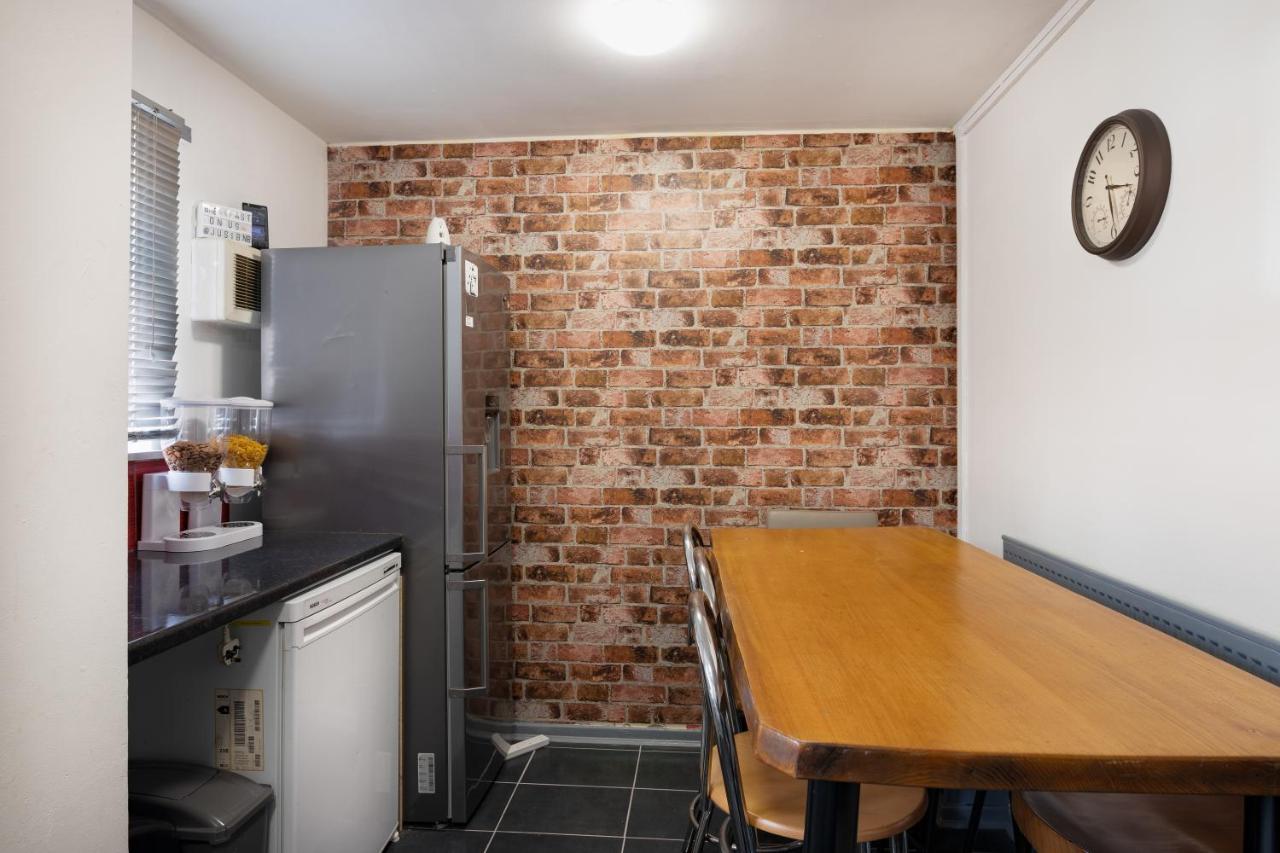 B16 Arena - 3 Bedrooms, 2 Bathrooms, Parking Space - Private - 欢迎 *