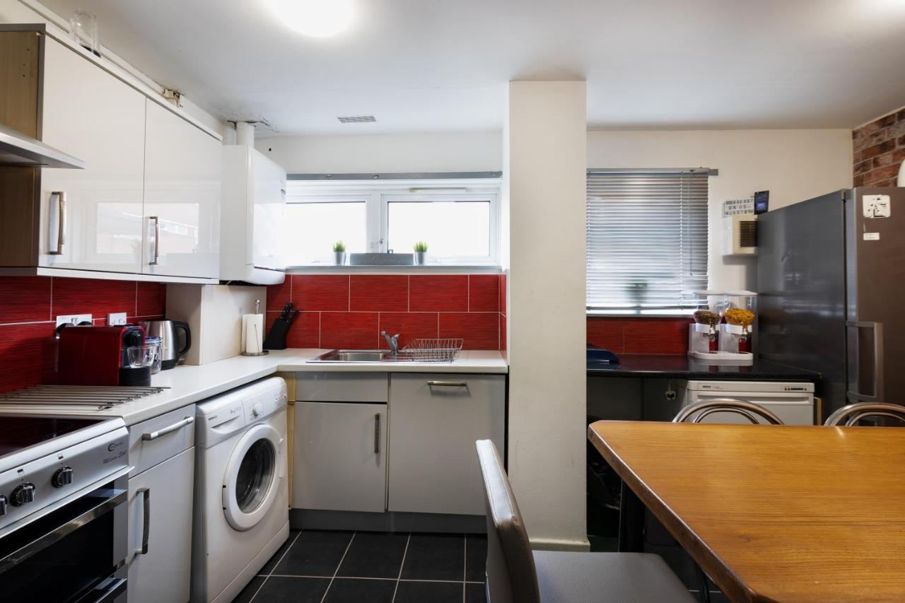 B16 Arena - 3 Bedrooms, 2 Bathrooms, Parking Space - Private - 欢迎 *