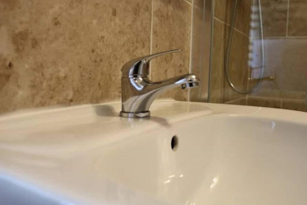 Large 12 Guests 5 Bedroom House In Centre Holiday home *
