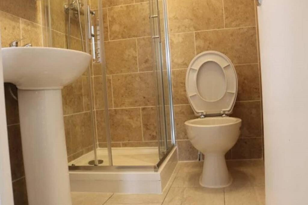 Large 12 Guests 5 Bedroom House In Centre *