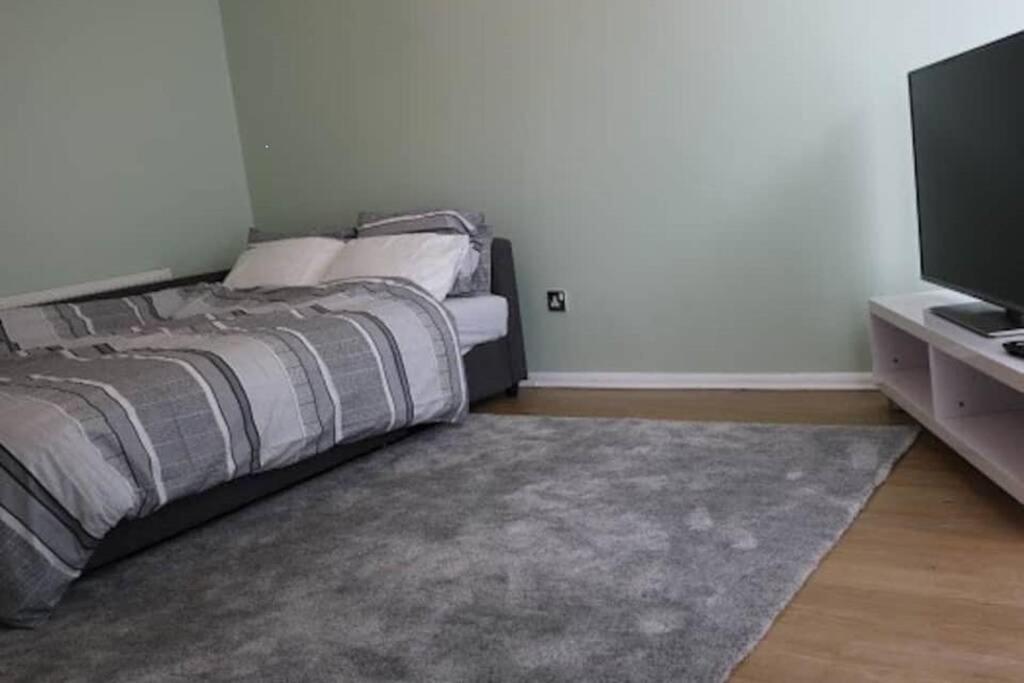 Large 12 Guests 5 Bedroom House In Centre *