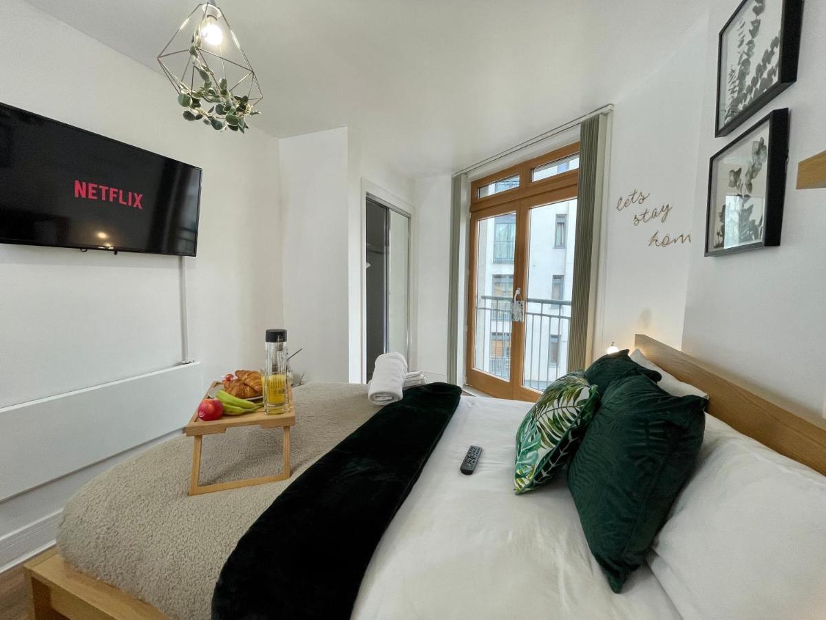 Cosy Hideaway - Views With Free Parking & Netflix *