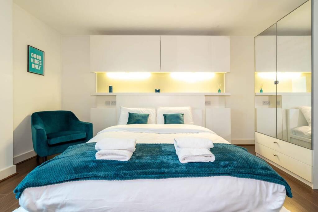 Centre 2bed - With Balcony & Parking
