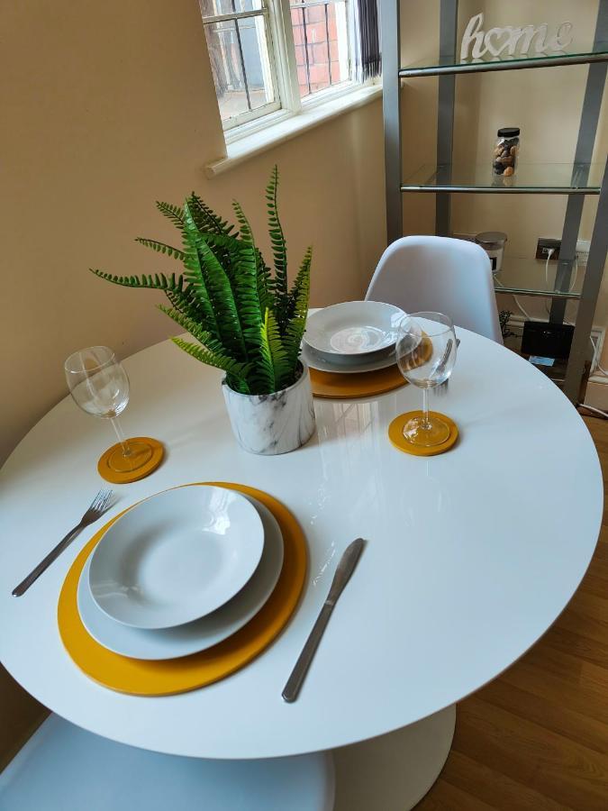 Newhall Street Place Apartment *