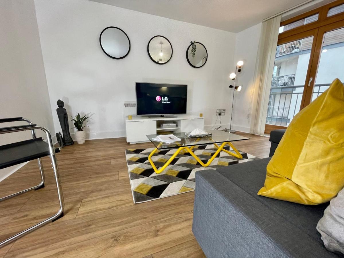 Cosy Hideaway - Views With Free Parking & Netflix * Birmingham