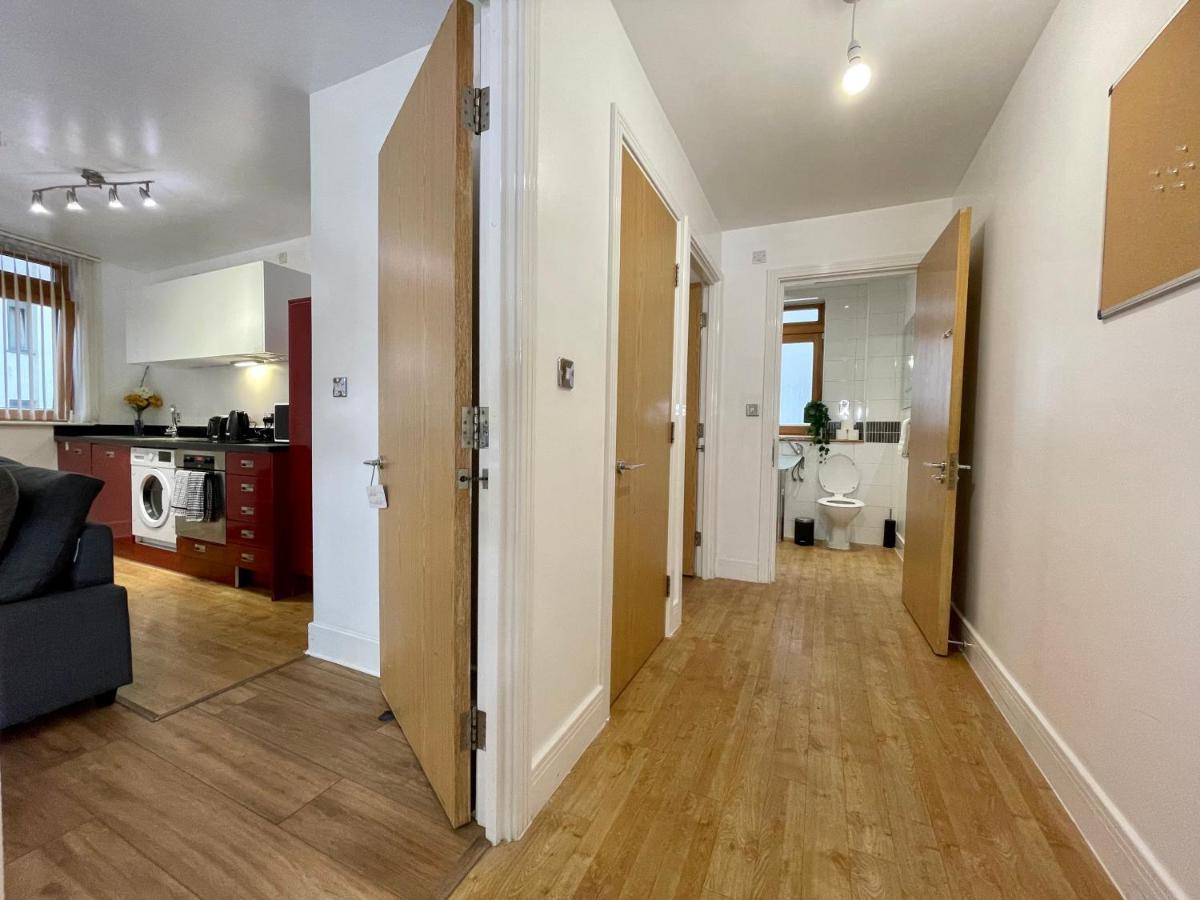 Cosy Hideaway - Views With Free Parking & Netflix Apartment *