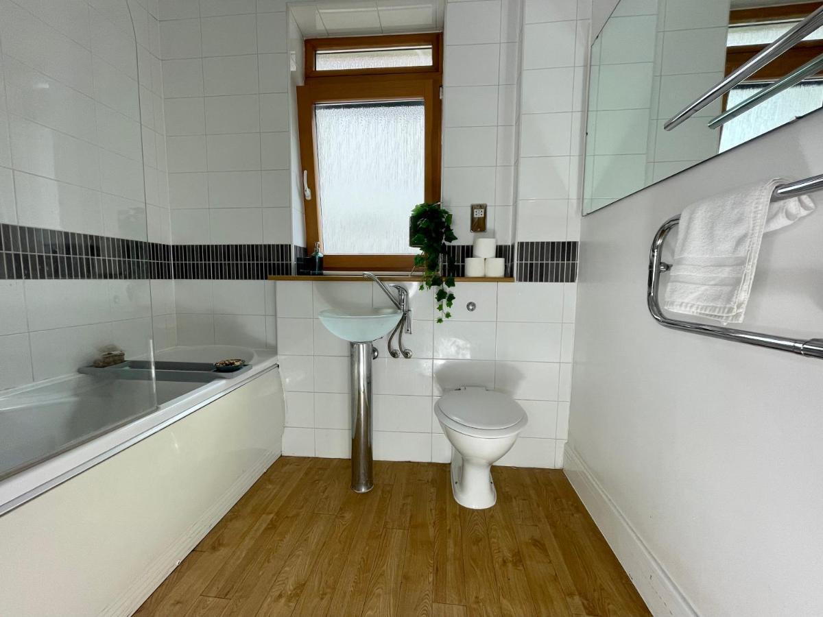 Cosy Hideaway - Views With Free Parking & Netflix * Birmingham