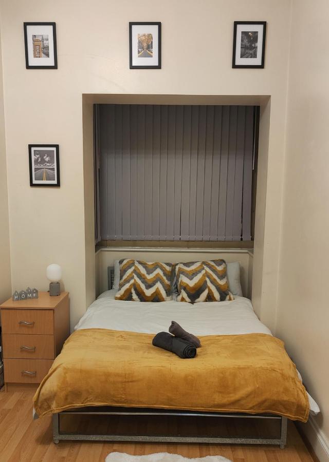 Newhall Street Place Apartment *